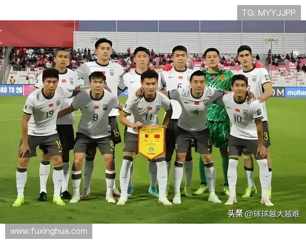中国足球新篇章：国足全新阵容亮相国际赛，力争突破历史瓶颈