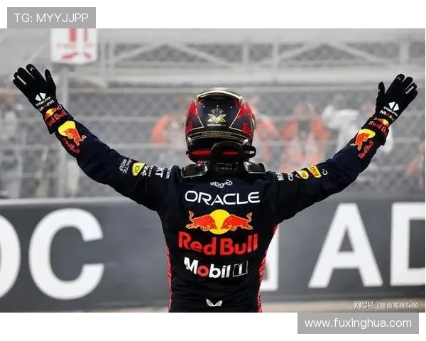F1赛季最新动态：红牛车队表现强势 汉密尔顿与维斯塔潘再度上演激烈对决