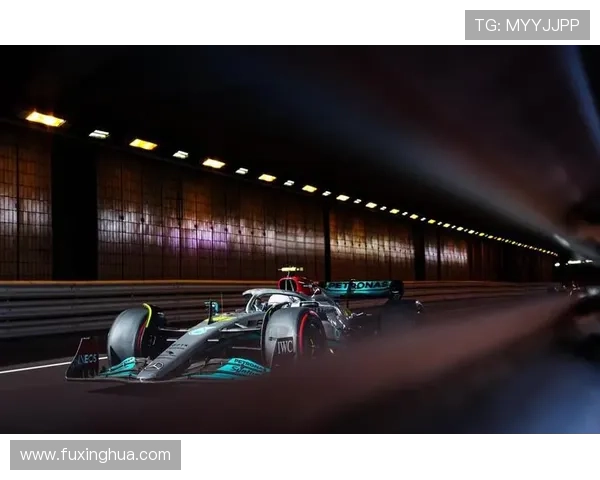 F1赛季激烈角逐 各车队争夺冠军宝座技术革新助力赛道突破