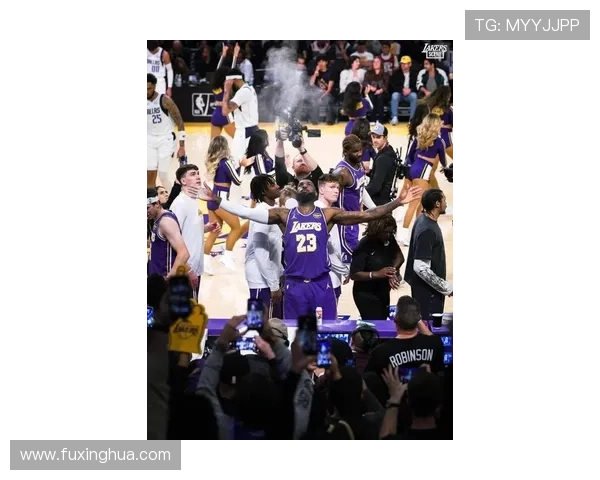 詹姆斯领衔湖人冲击季后赛联盟格局或迎新变数西部竞争加剧球队调整引关注